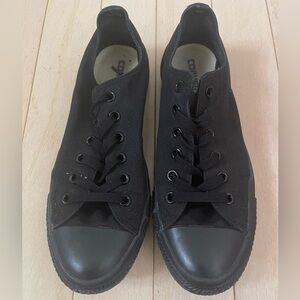 Women’s size 9 converse / black
